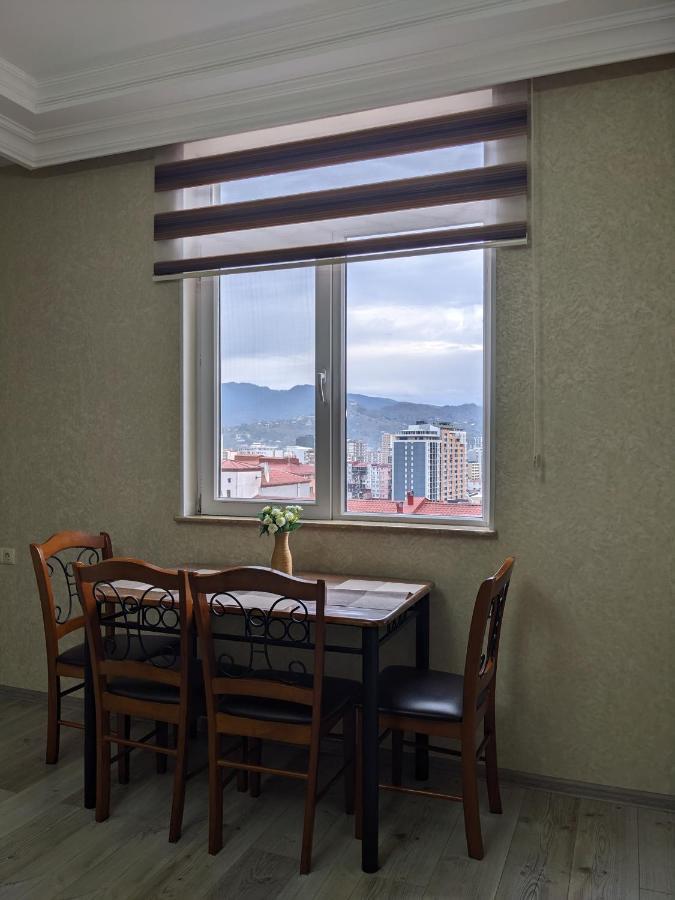 Berapartment With Mountain View Batumi Exterior foto