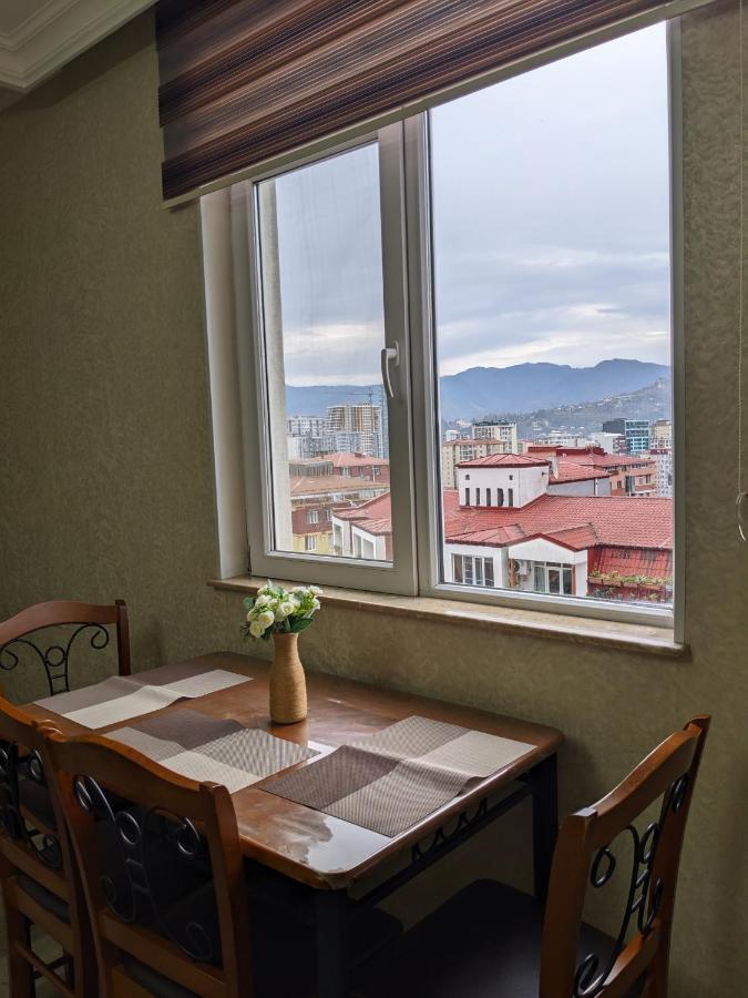 Berapartment With Mountain View Batumi Exterior foto
